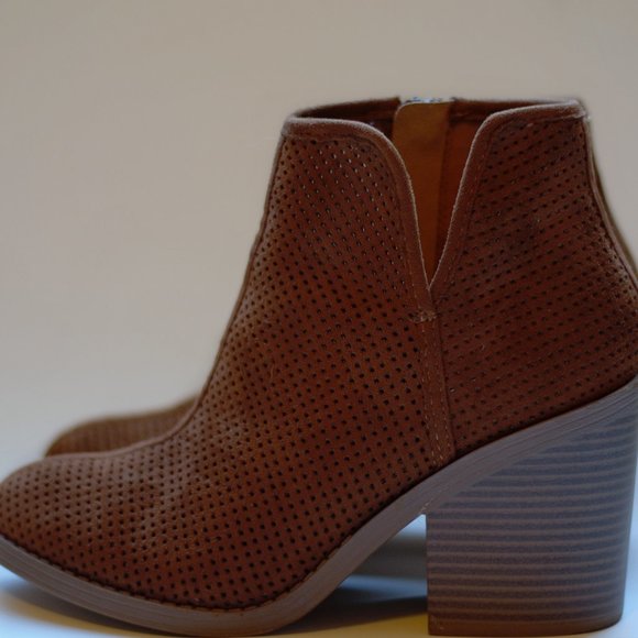 Brown/Cognac Heeled Booties - Picture 4 of 7